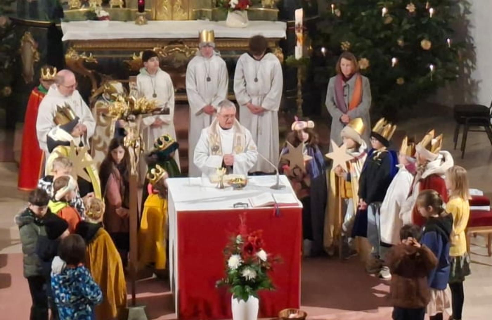 Sternsinger beim Abschlussgottesdienst in der Josefskirche