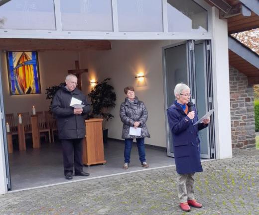 in Liebshausen wurde die Gräbersegnung von Ehrenamtlichen durchgeführt