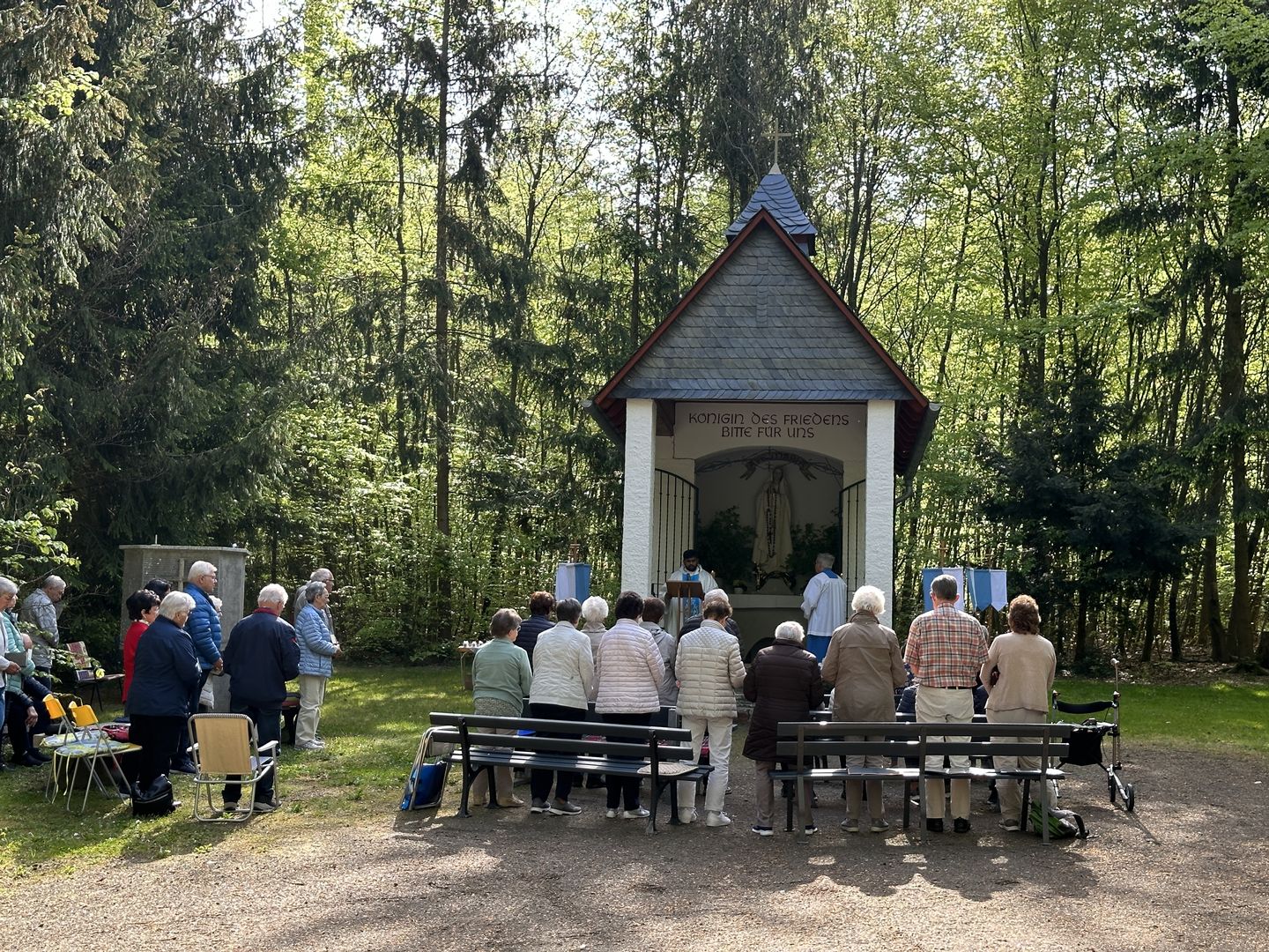 Das Jahrgedächtnis für Pfarrer Thomas Schneider findet an der Waldkapelle statt