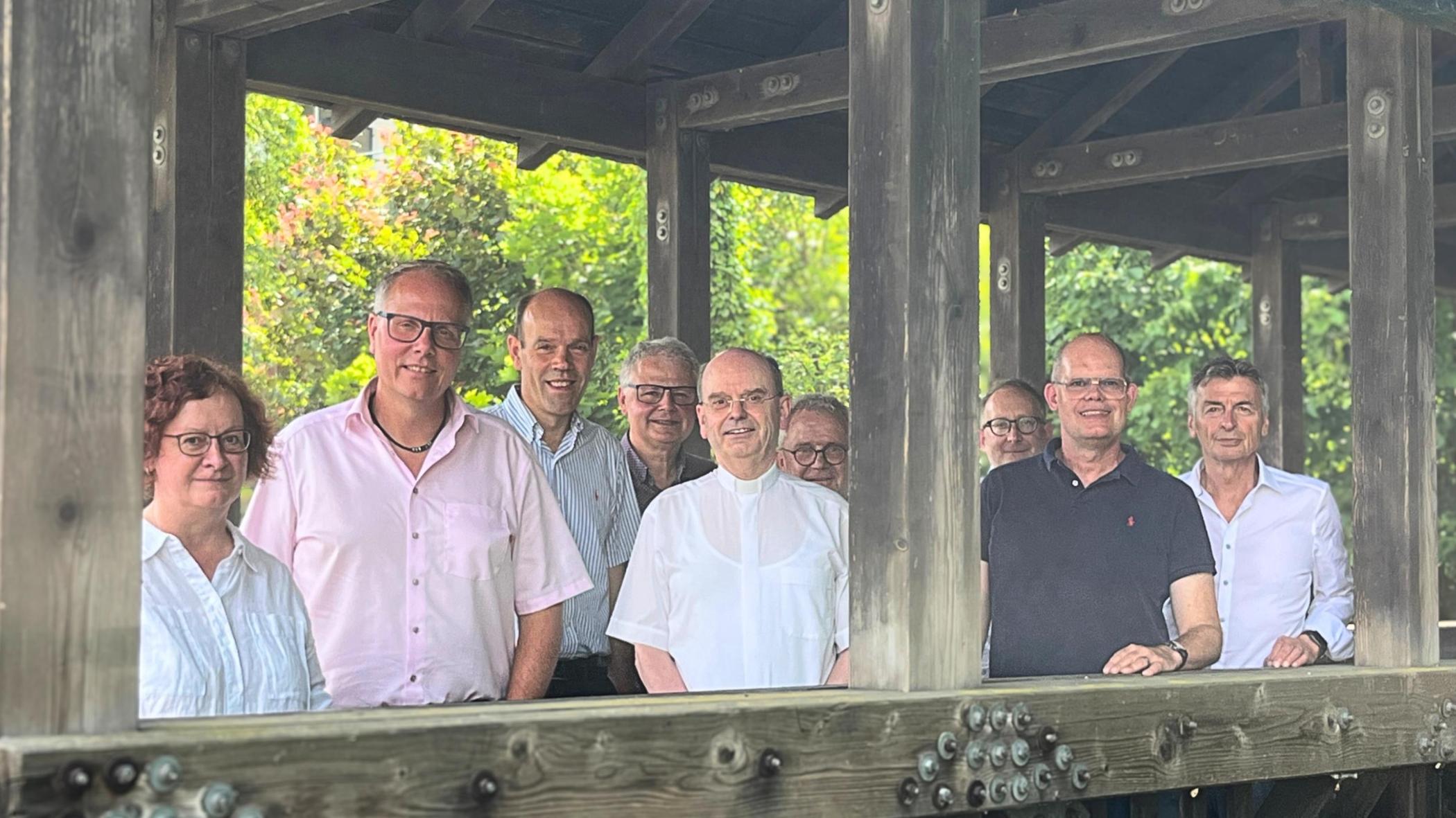 Weihbischof Brahm trifft Bürgermeister und Landrat