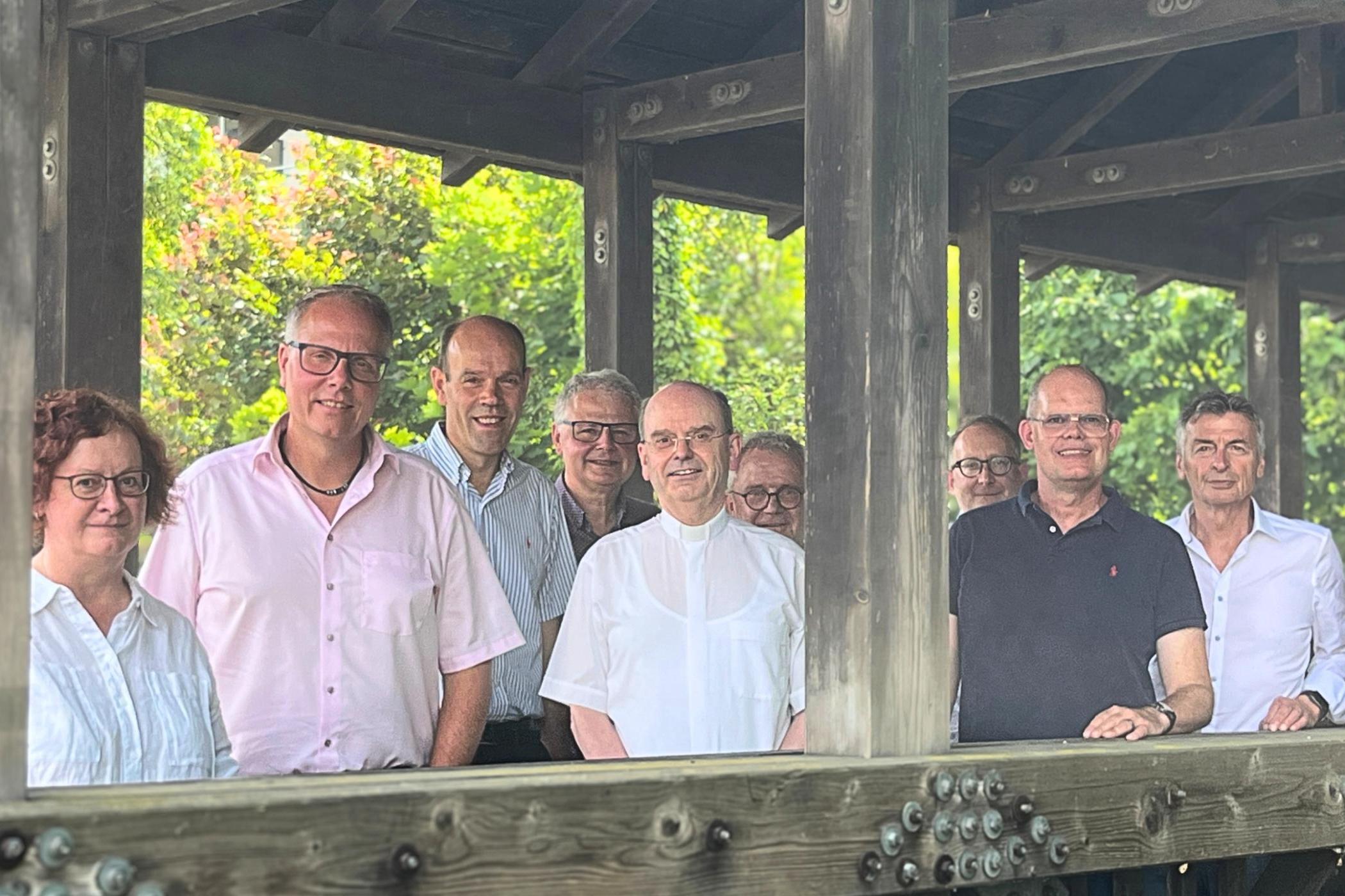 Weihbischof Brahm trifft Bürgermeister und Landrat