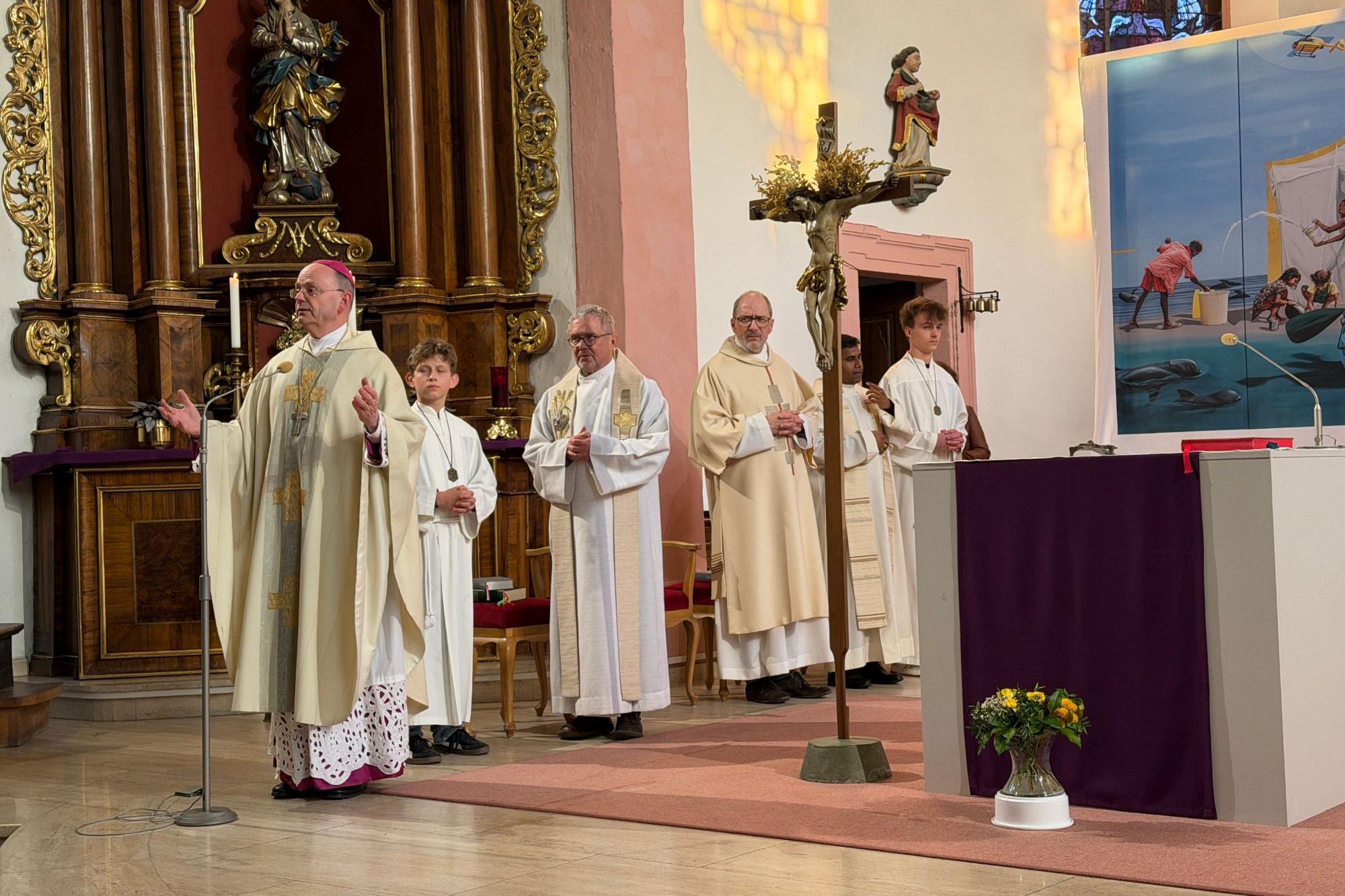 Weihbischof Robert Brahm begrüßte die Gläubigen beim Josefstag in Simmern