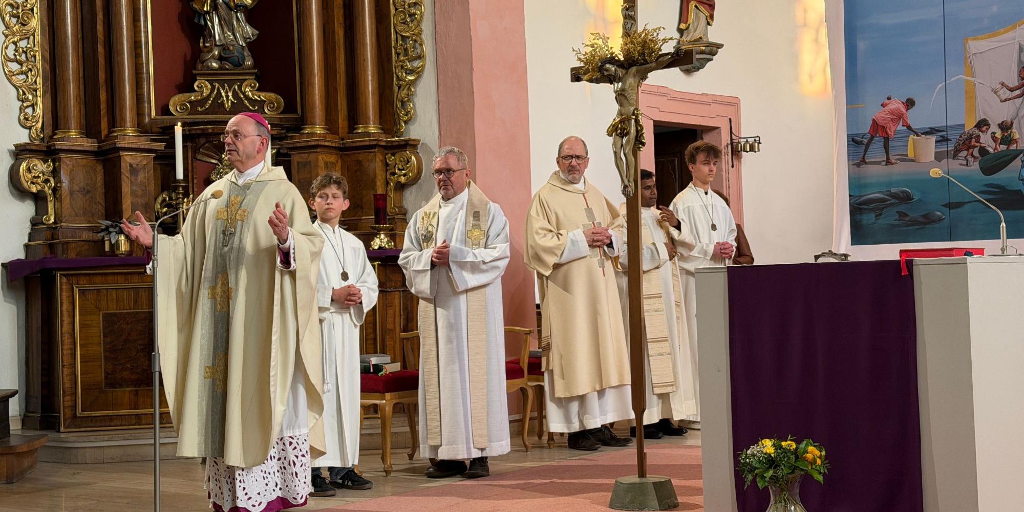 Weihbischof Robert Brahm begrüßte die Gläubigen beim Josefstag in Simmern