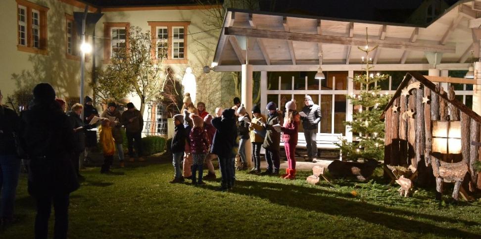 Adventssingen an der Waldkrippe