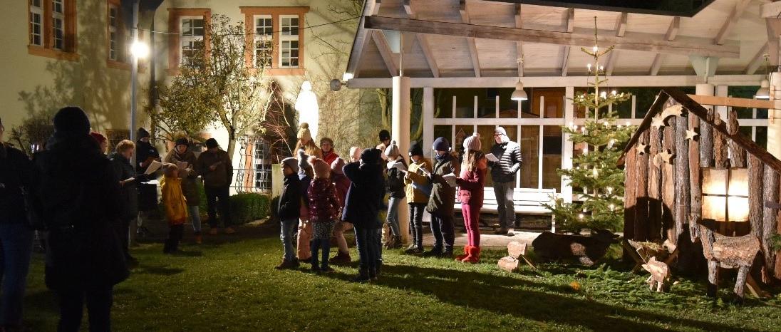 Adventssingen an der Waldkrippe