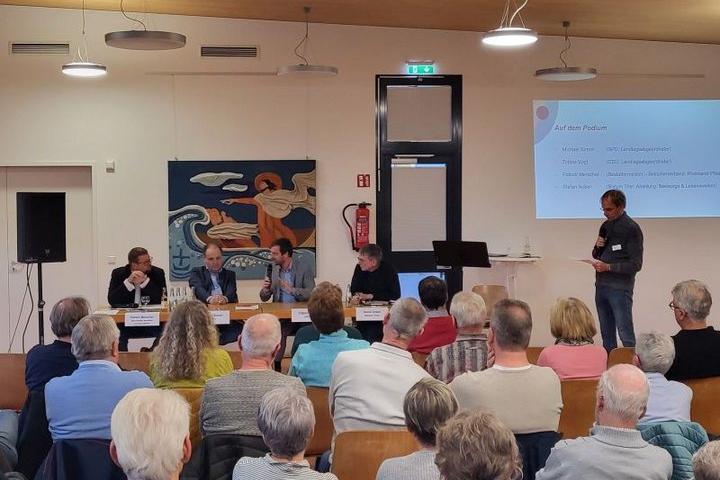 Podiums-Diskussion zum neuen Bestattungsrecht in Simmern