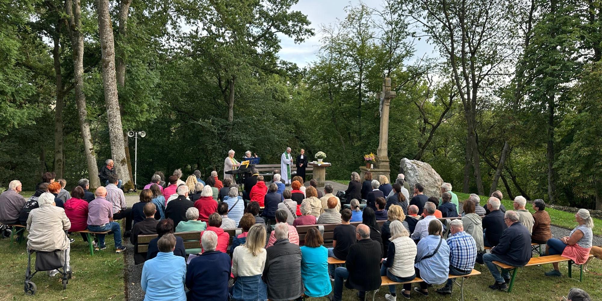 evangelische und katholische Christen begehen gemeinsam den Schöpfungstag auf dem Schönenberg (c) Josef Karl evangelische und katholische Christen begehen gemeinsam den Schöpfungstag auf dem Schönenberg