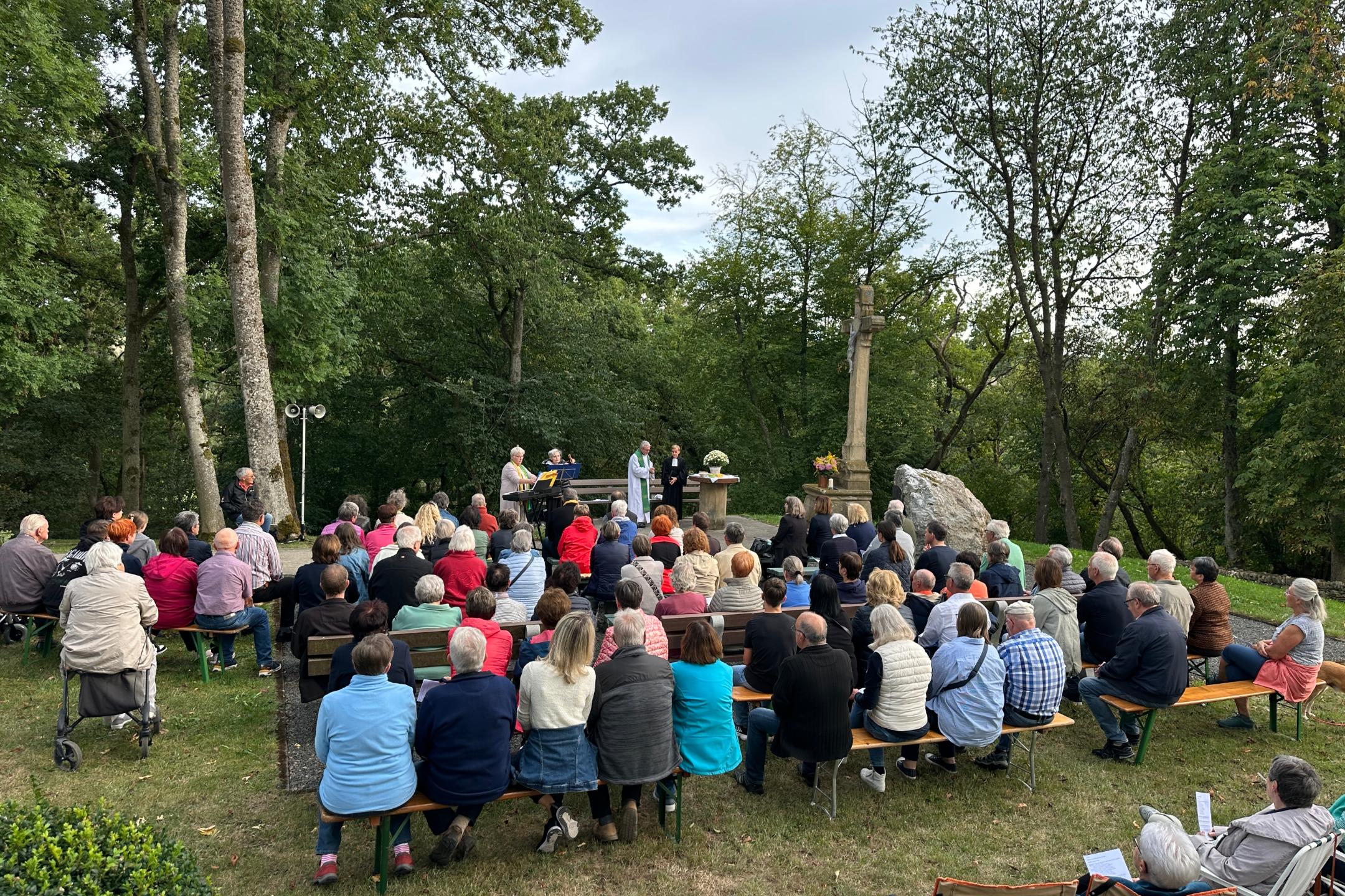 evangelische und katholische Christen begehen gemeinsam den Schöpfungstag auf dem Schönenberg