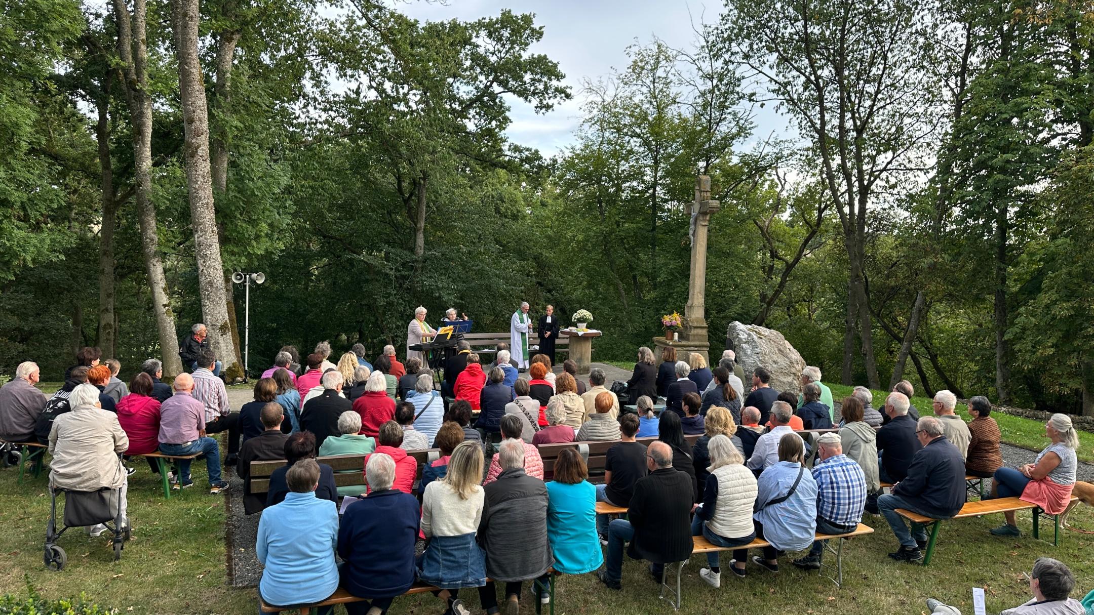 evangelische und katholische Christen begehen gemeinsam den Schöpfungstag auf dem Schönenberg