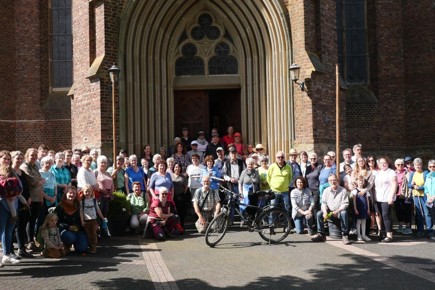 74 Christen beteiligten sich an der ökumenische Gedenkwanderung zur Erinnerung an Thomas Schneider