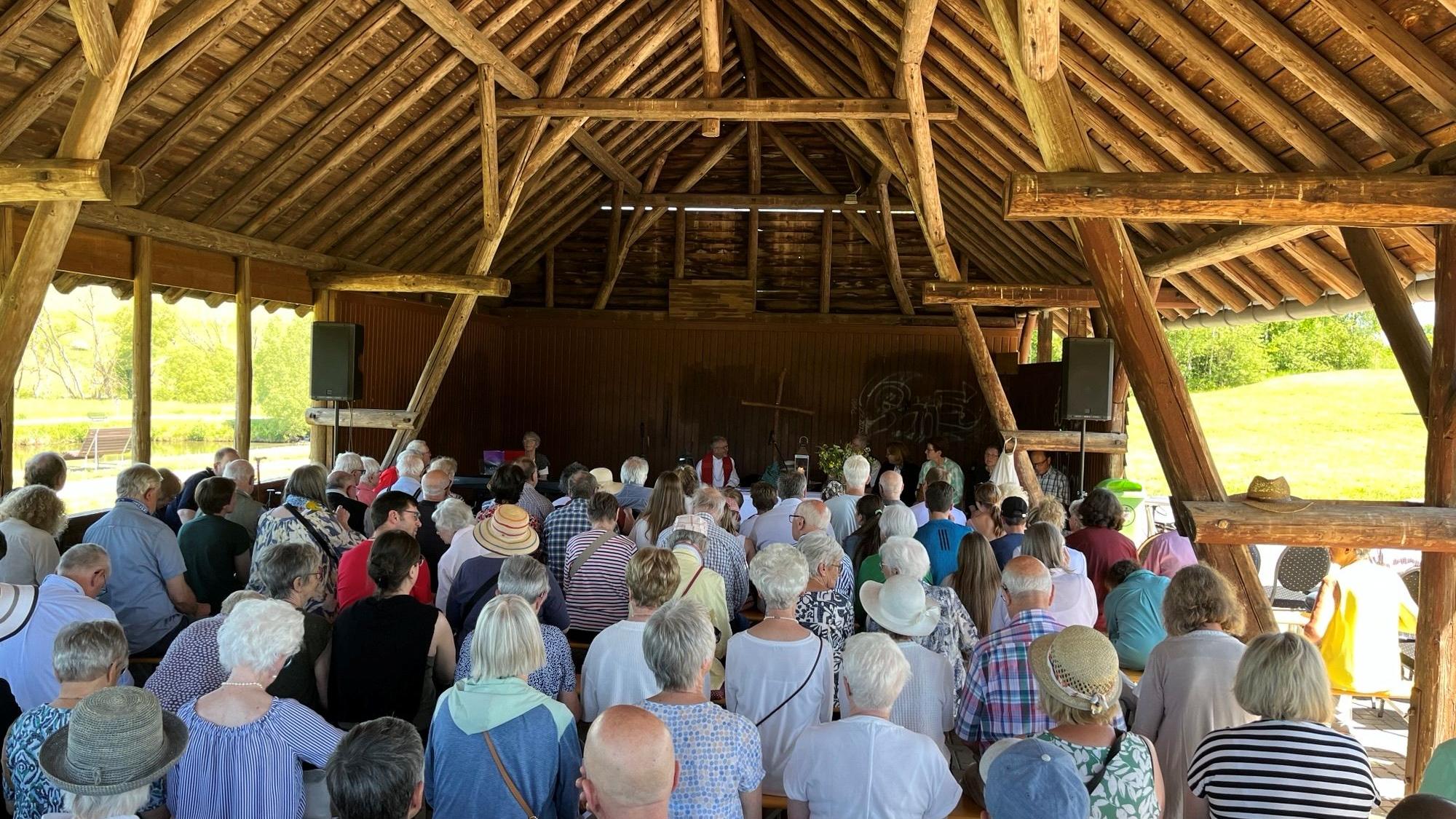 traditionell am Pfingstmontag feiert der ACK Simmern einen ökumenischen Gottesdienst am Simmersee