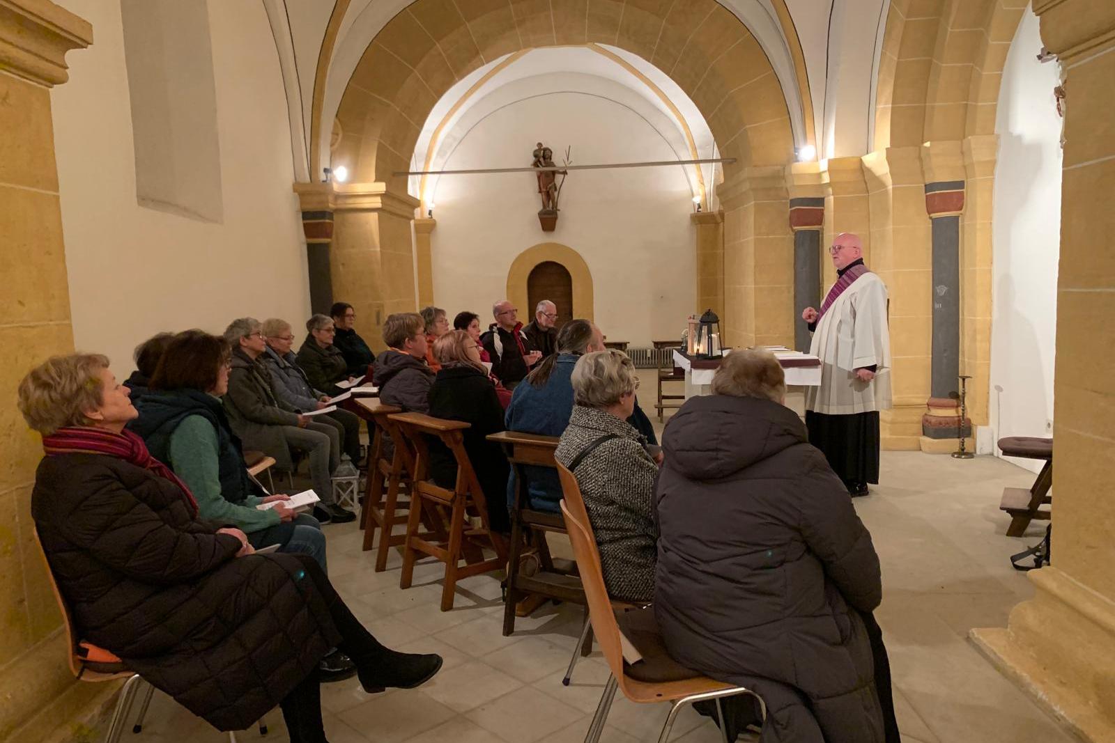 traditionell findet die Aussendung des Friedenslichtes in unserer Pfarrei in der St. Michaels-Kapelle im Hunsrück-Dom statt