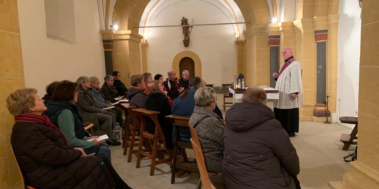 traditionell findet die Aussendung des Friedenslichtes in unserer Pfarrei in der St. Michaels-Kapelle im Hunsrück-Dom statt (c) Anita Breuer traditionell findet die Aussendung des Friedenslichtes in unserer Pfarrei in der St. Michaels-Kapelle im Hunsrück-Dom statt