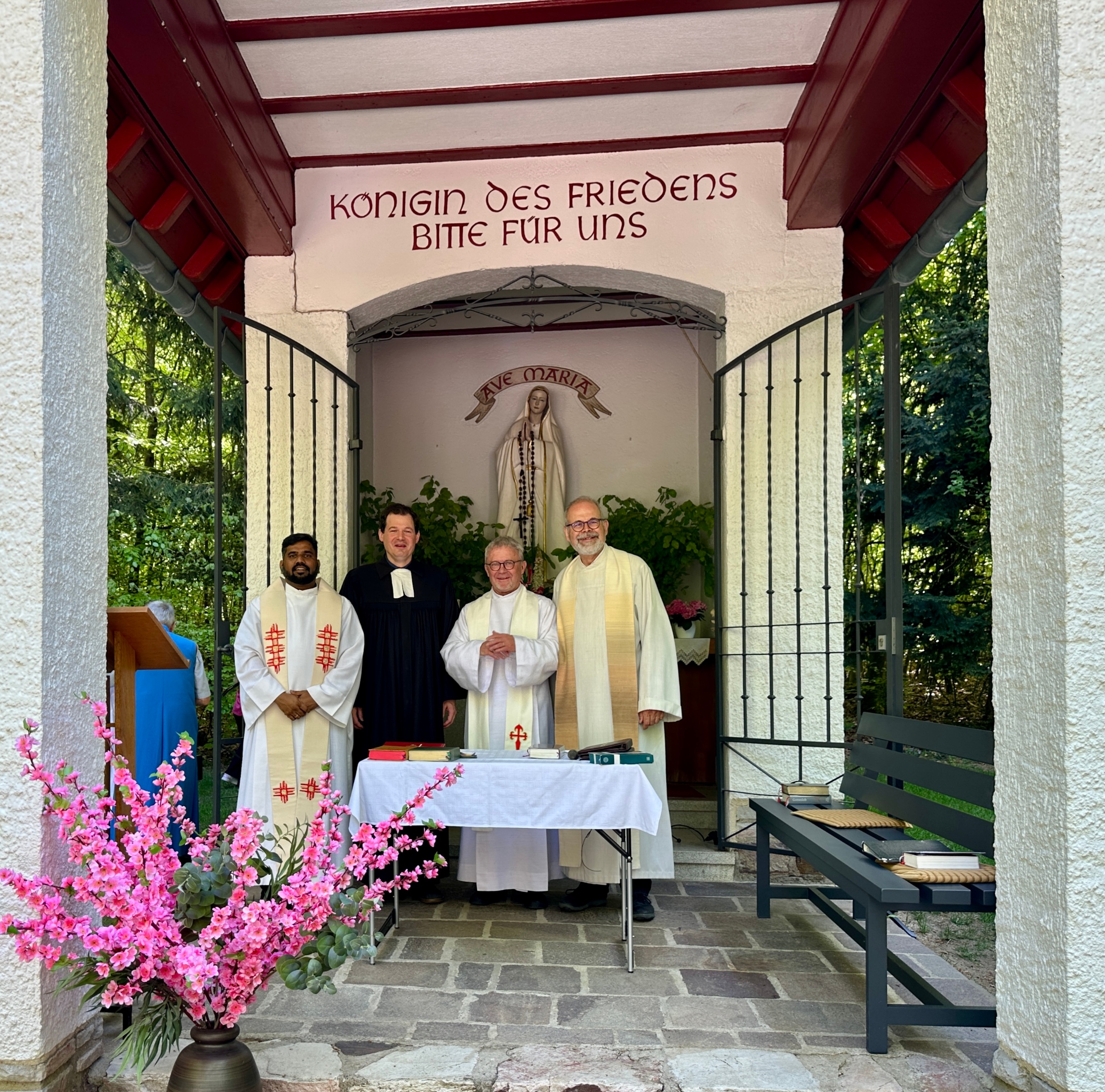 v.l.n.r Pater Varun, Benjamin Engers, Lutz Schultz, Wolfgang Jöst