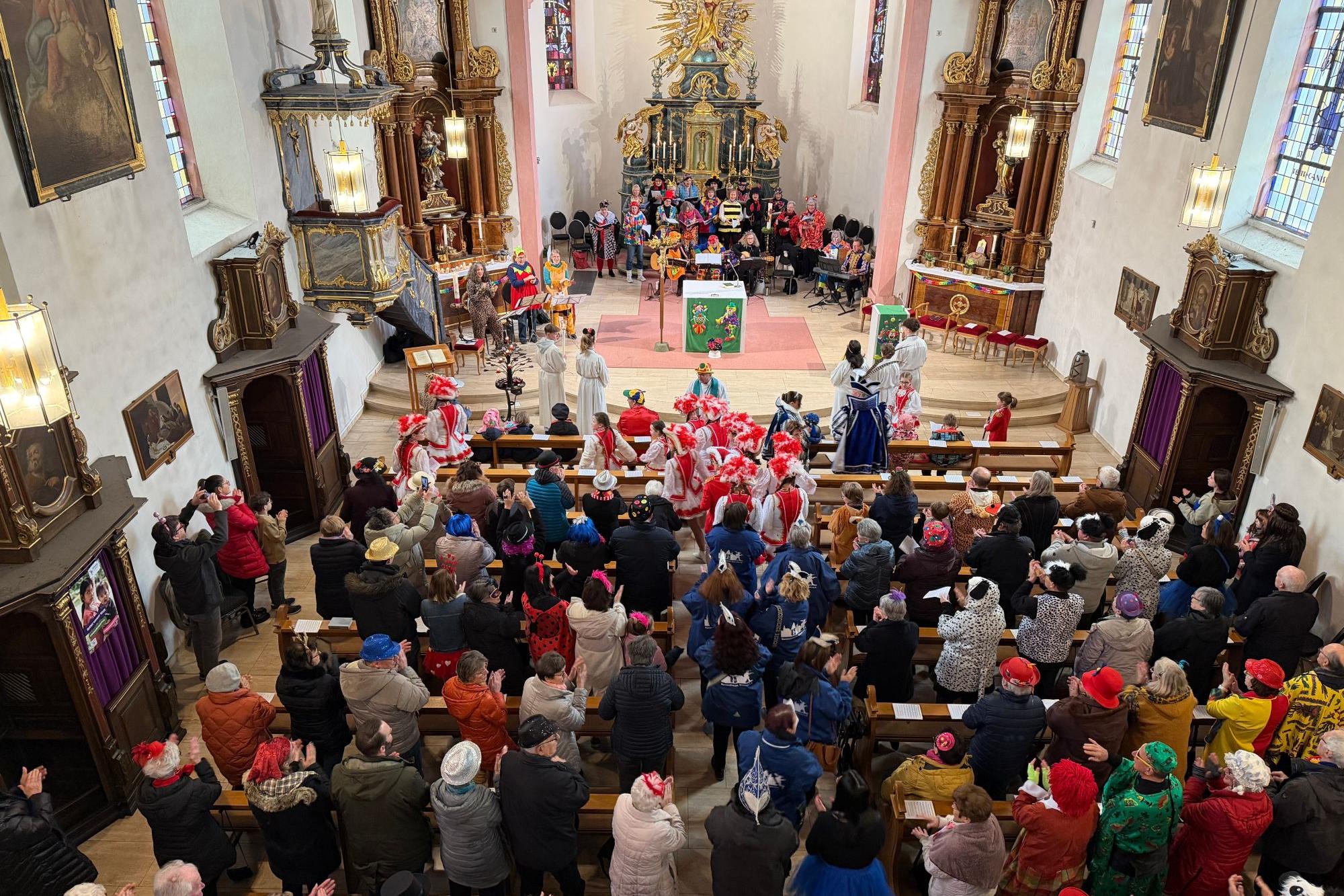 voll besetzt war die Kirche St. Josef beim traditionellen Fastnachtsgottesdienst