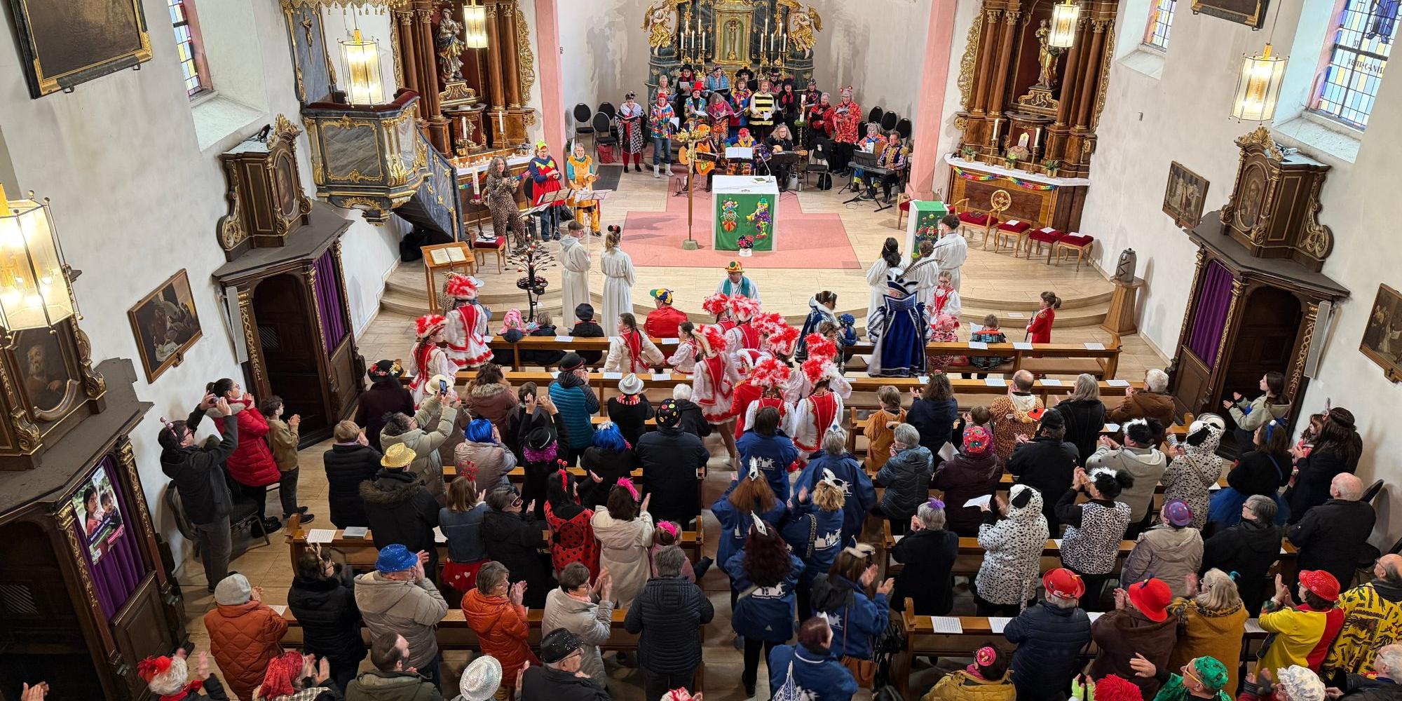 voll besetzt war die Kirche St. Josef beim traditionellen Fastnachtsgottesdienst (c) Josef Karl voll besetzt war die Kirche St. Josef beim traditionellen Fastnachtsgottesdienst