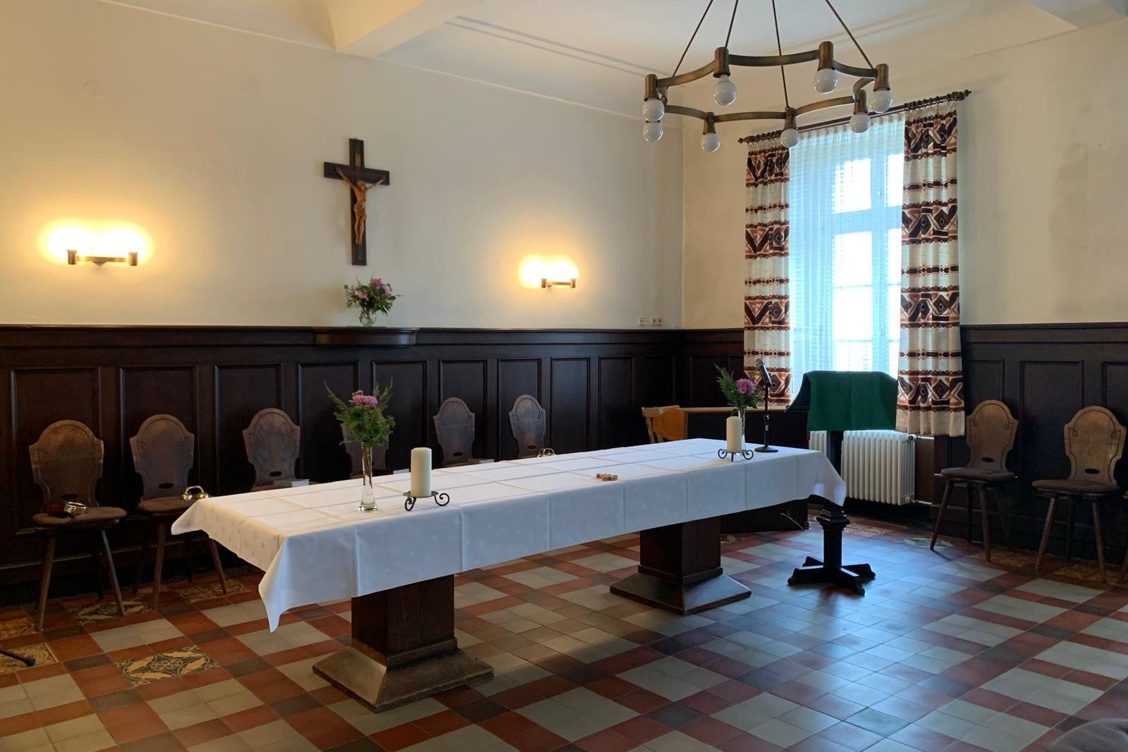 wo früher die Patres sich versammelten feiern wir Heilige Messe