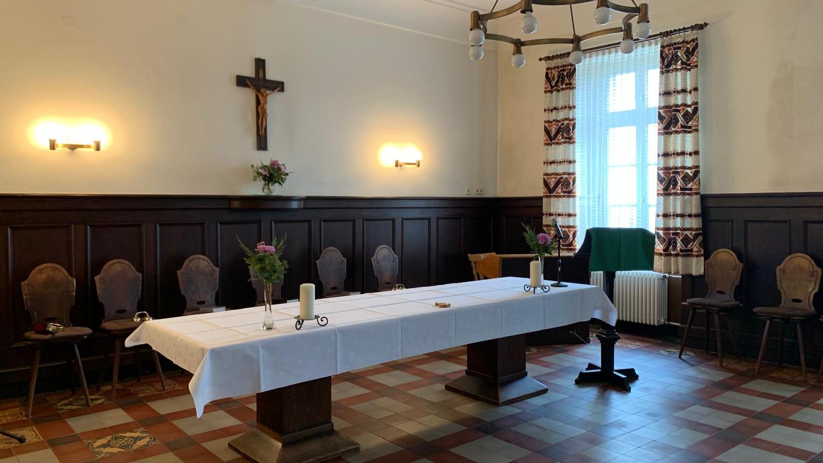 wo früher die Patres sich versammelten feiern wir Heilige Messe