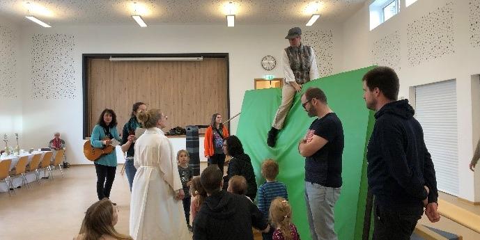 zum zweiten Mal fand ein Erlebnisgottesdienst in der Gemeindehalle in Altweidelbach statt (c) St. Lydia zum zweiten Mal fand ein Erlebnisgottesdienst in der Gemeindehalle in Altweidelbach statt